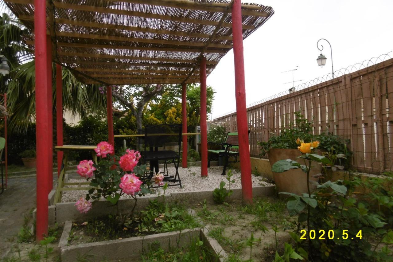 Rez De Chaussee Studio Climatise Dans Villa Aigues-Mortes Exterior photo