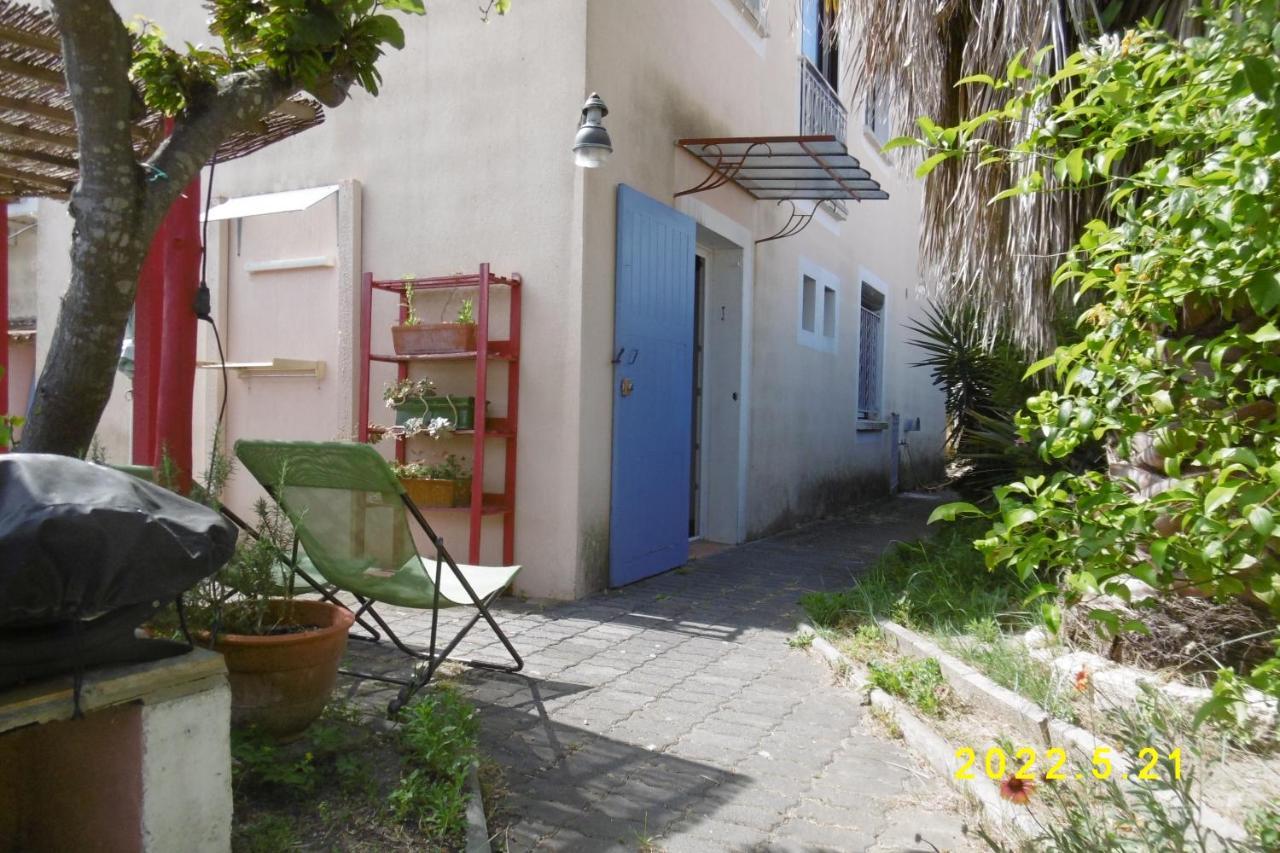 Rez De Chaussee Studio Climatise Dans Villa Aigues-Mortes Exterior photo